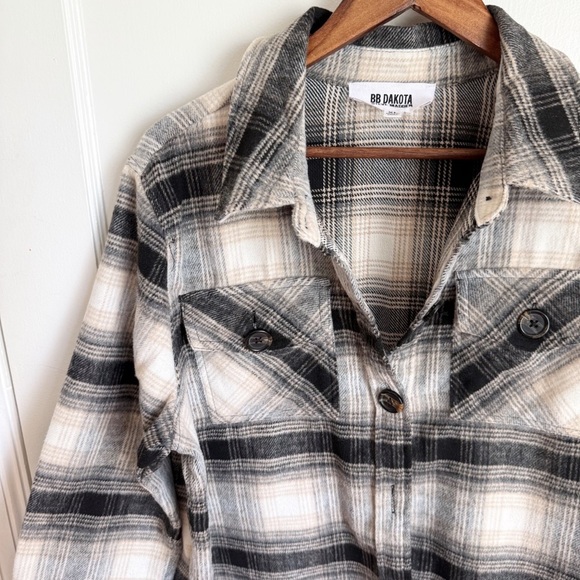 Steve Madden Plaid Button Down Shacket - Picture 3 of 8